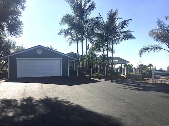 view of front facade with a garage