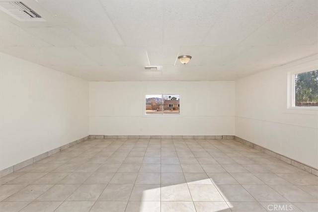 empty room featuring light tile patterned floors