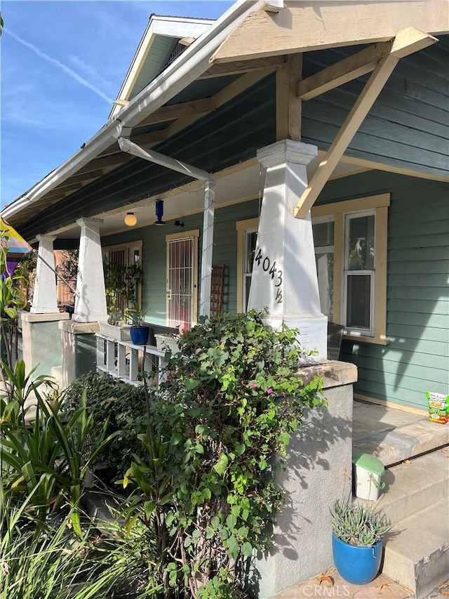 entrance to property featuring covered porch