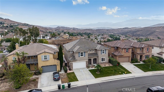 view of front of property featuring a mountain view