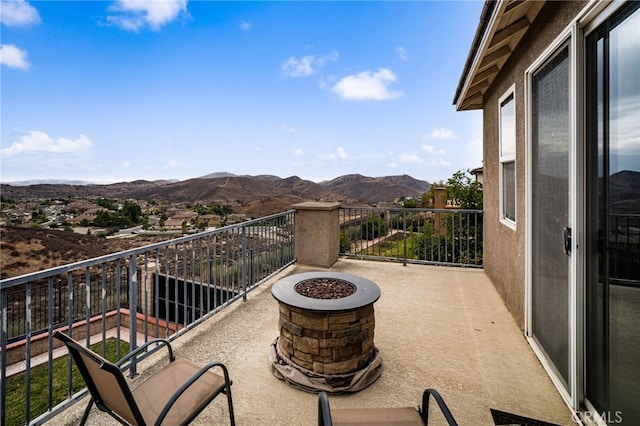 balcony featuring an outdoor fire pit and a mountain view