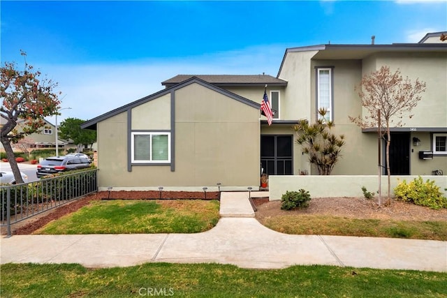 view of front of house featuring a front yard