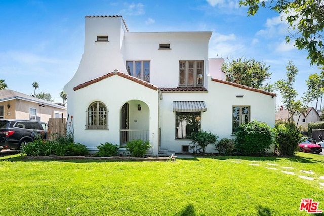 view of front of house with a front yard