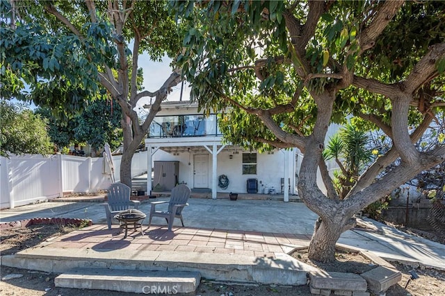 exterior space with a patio area and an outdoor fire pit