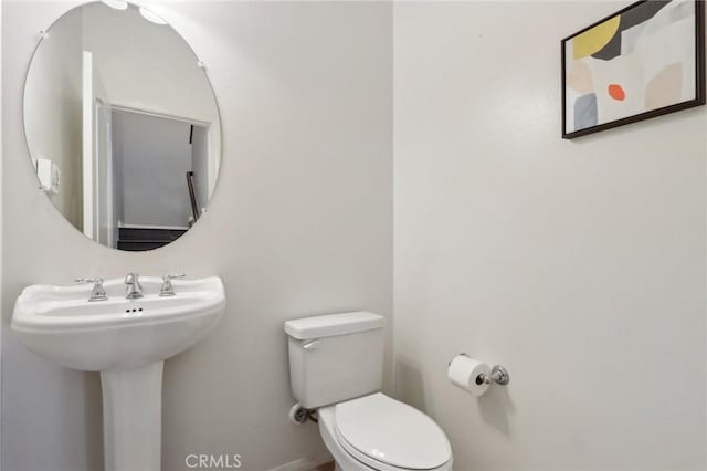 bathroom featuring toilet and sink