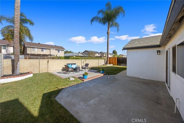 view of yard with a patio