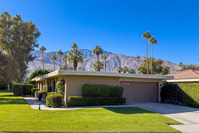 ranch-style house with a mountain view and a front yard