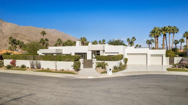 view of front of property featuring a mountain view