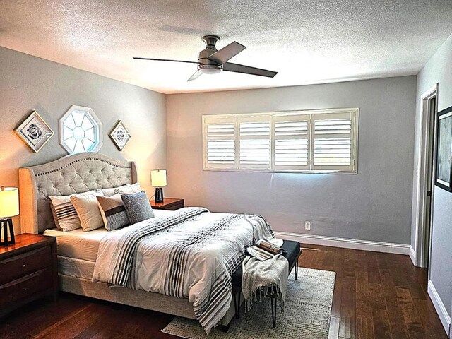 bedroom featuring ceiling fan, a textured ceiling, and dark hardwood / wood-style floors