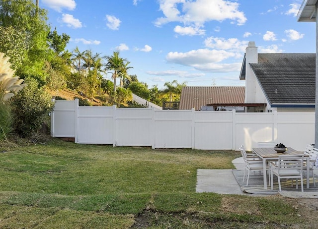 view of yard with a patio