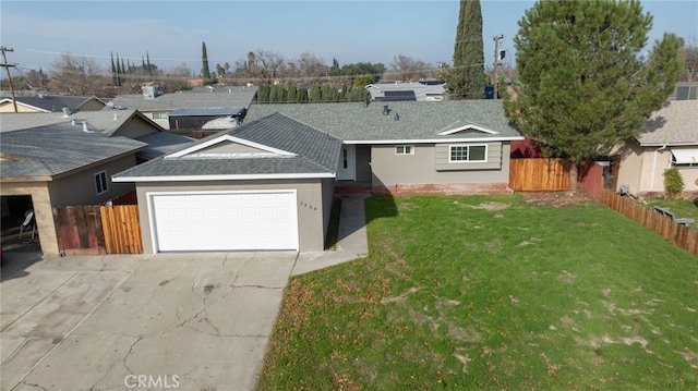 view of front of house featuring a garage and a front yard