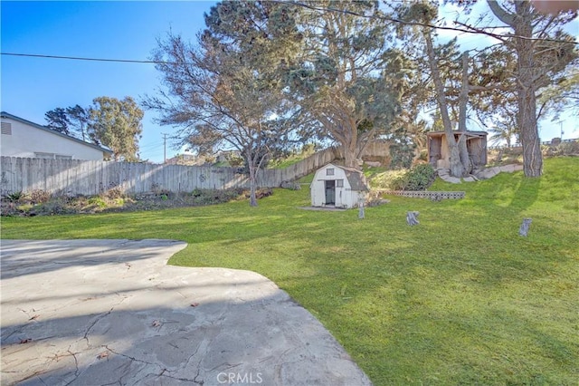 view of yard featuring a storage shed and a patio