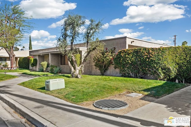 view of front of house with a front lawn