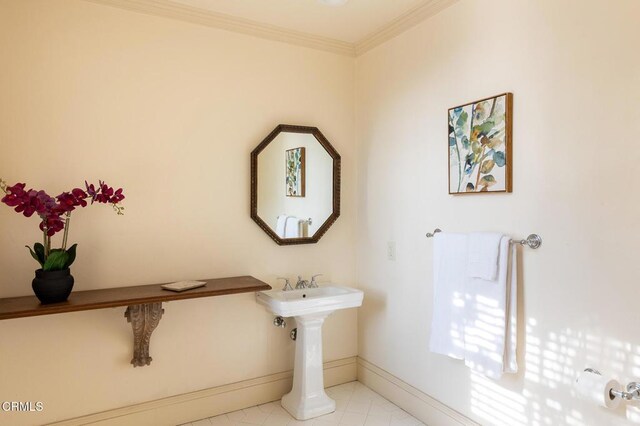 790 Huntington Cir, Pasadena, CA 91106 - bathroom featuring baseboards and ornamental molding