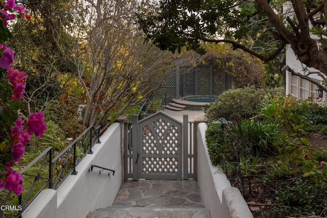 790 Huntington Cir, Pasadena, CA 91106 - view of stairway