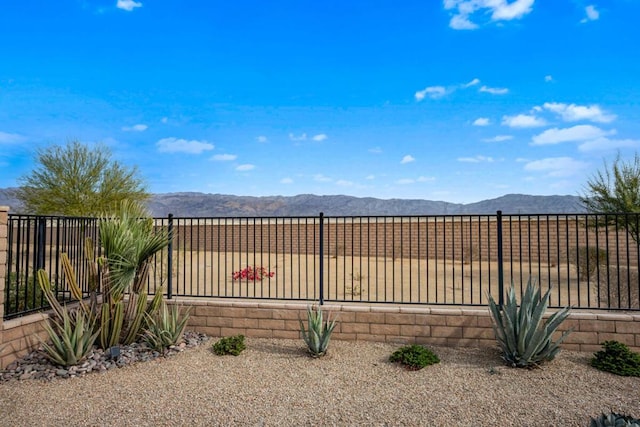 view of yard with a mountain view