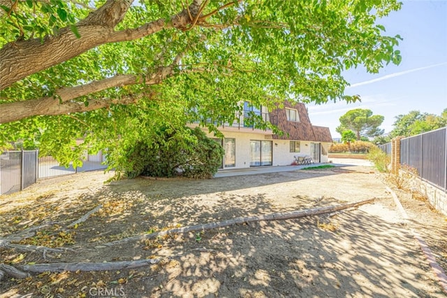 view of yard with a patio area