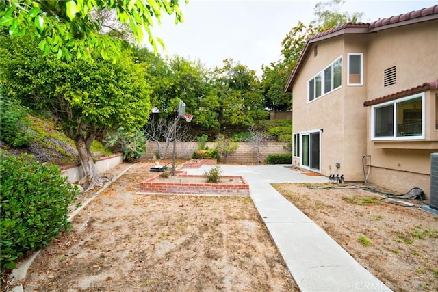 view of yard with a patio