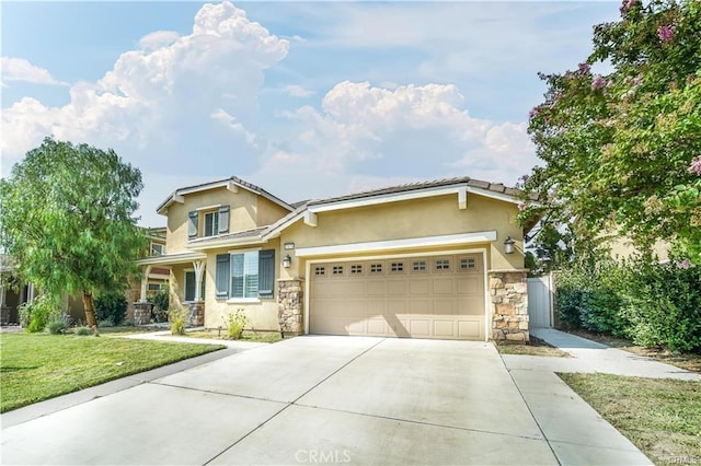 view of front facade featuring a garage and a front yard