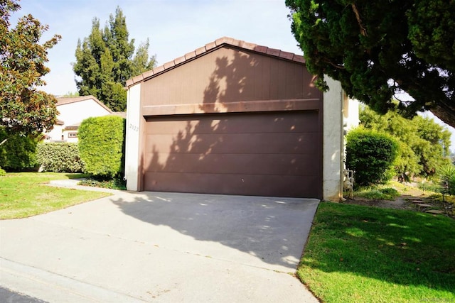 garage featuring a lawn