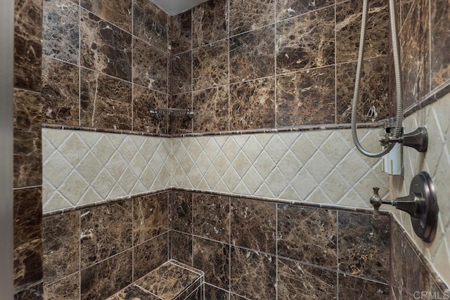 bathroom featuring tiled shower