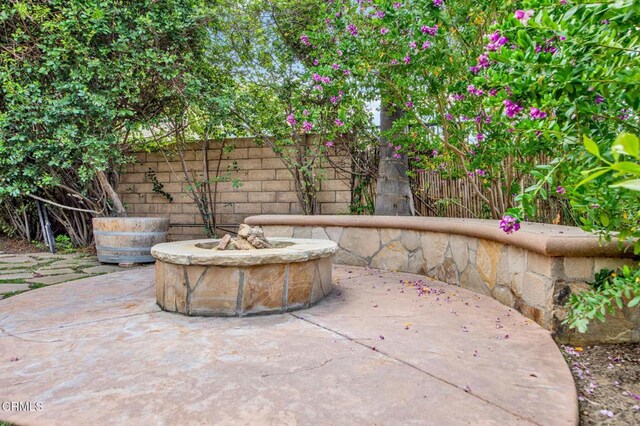 view of patio featuring a fire pit