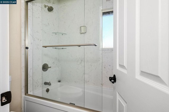 bathroom with enclosed tub / shower combo