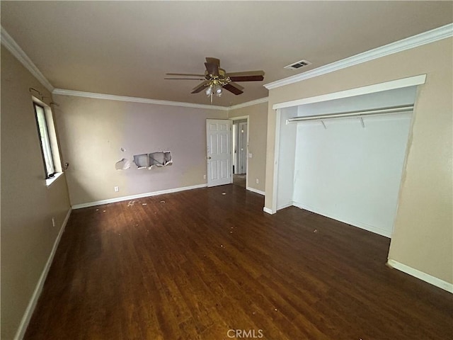 unfurnished bedroom with a closet, ornamental molding, dark hardwood / wood-style flooring, and ceiling fan