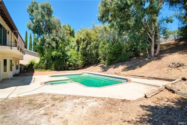 view of swimming pool with an in ground hot tub and a patio