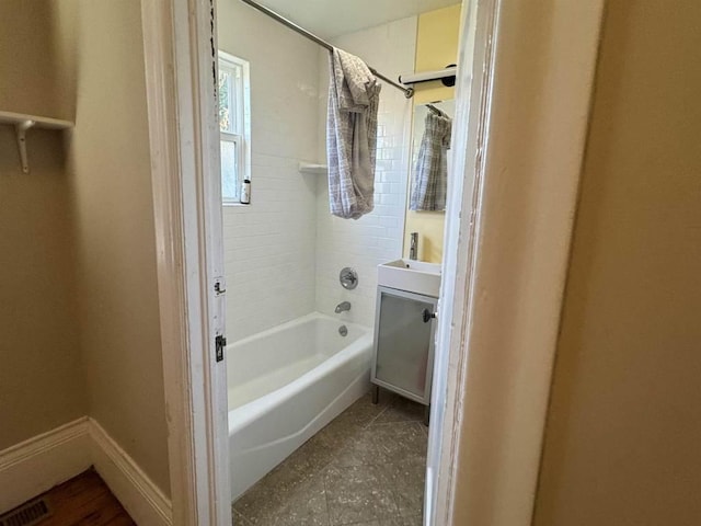 bathroom featuring sink and shower / tub combo with curtain