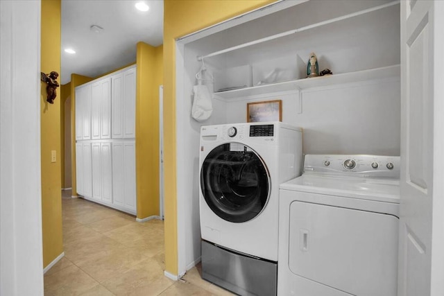 washroom featuring light tile patterned floors and independent washer and dryer