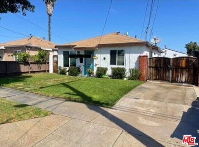 view of front of home with a front lawn