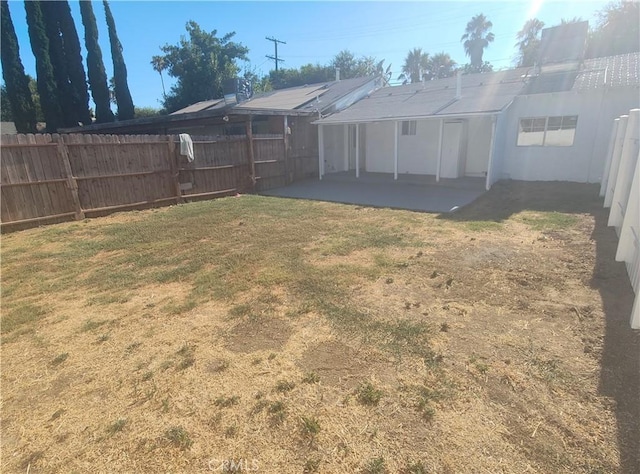 view of yard featuring a patio