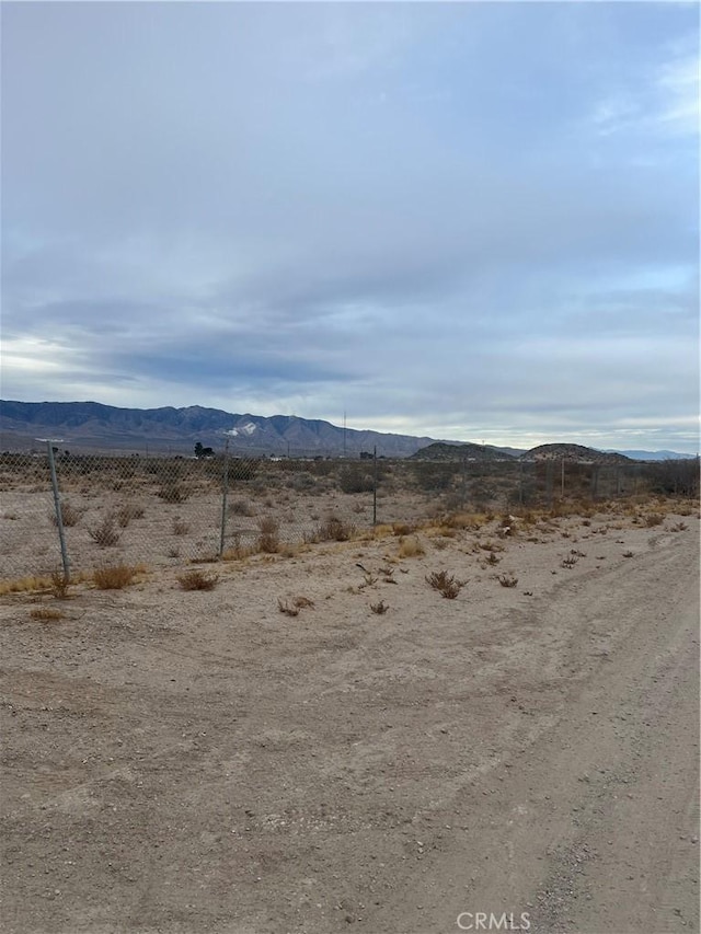 Listing photo 3 for 7 Rodeo Rd, Lucerne Valley CA 92356