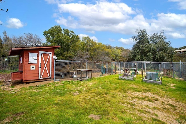 view of yard with a shed