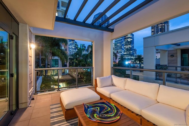 balcony featuring an outdoor hangout area