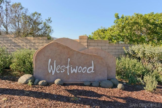 view of community / neighborhood sign