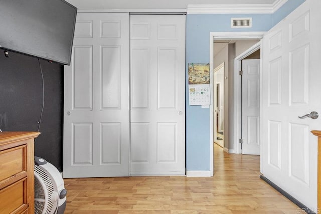 8115 Cacus, Spring Valley, CA 91977 - bedroom with light wood-style floors, a closet, and crown molding