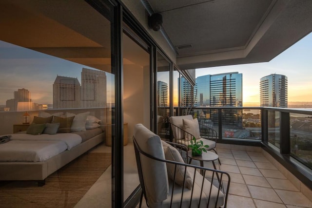 balcony at dusk featuring an outdoor hangout area