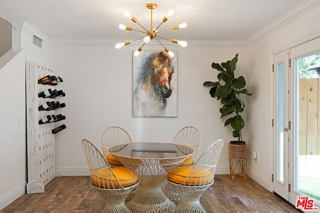 dining area featuring dark wood-type flooring, crown molding, and a notable chandelier