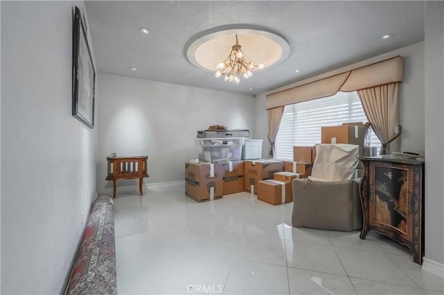 sitting room with a notable chandelier