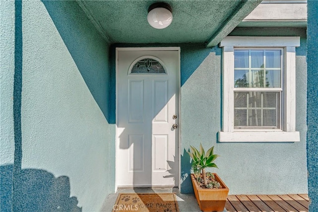 view of exterior entry with stucco siding