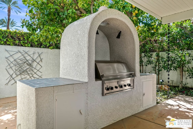 view of patio featuring an outdoor kitchen