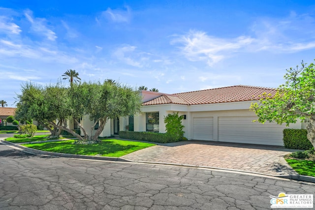 view of front facade with a garage and a front yard