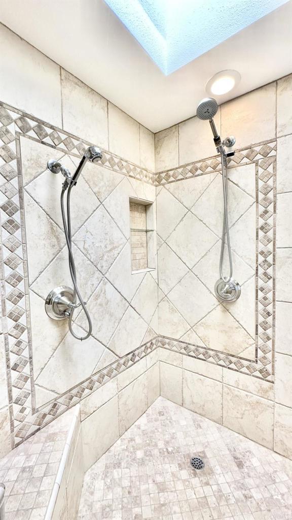 bathroom featuring tiled shower