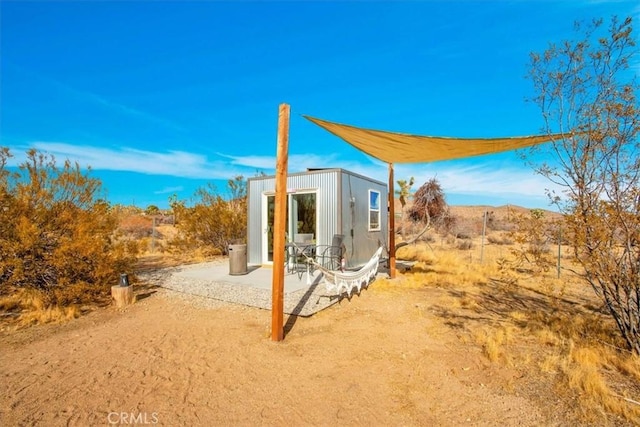 59427 La Crescenta Dr, Yucca Valley, CA 92284 - view of outdoor structure featuring an outbuilding