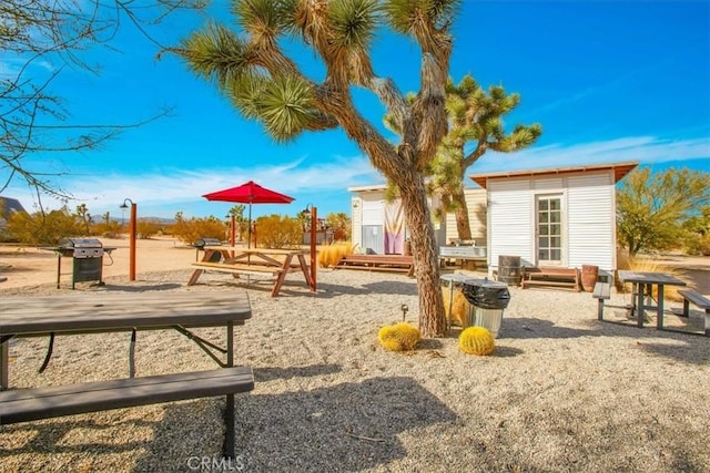 59427 La Crescenta Dr, Yucca Valley, CA 92284 - view of play area with entry steps