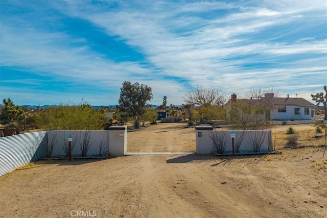 59427 La Crescenta Dr, Yucca Valley, CA 92284 - view of yard featuring fence