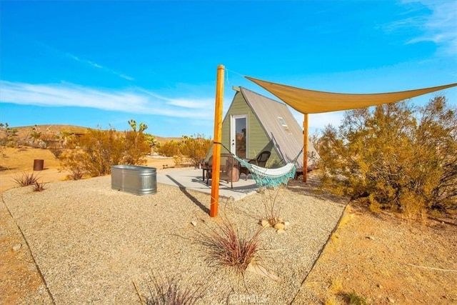 59427 La Crescenta Dr, Yucca Valley, CA 92284 - exterior space featuring a patio and an outbuilding