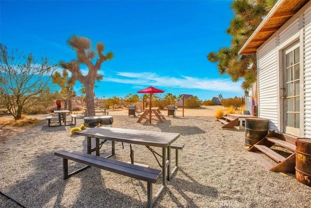 59427 La Crescenta Dr, Yucca Valley, CA 92284 - exterior space featuring entry steps